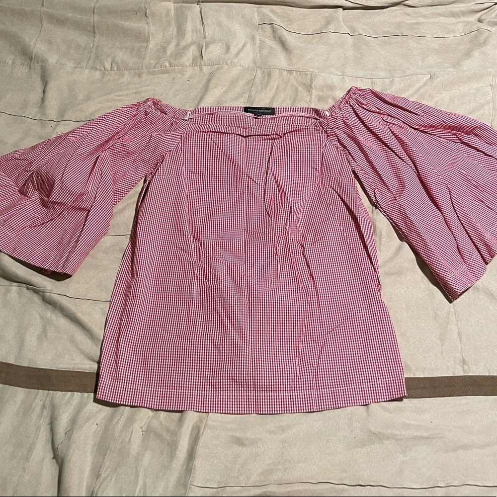 Banana Republic off should w/ cut open sleeves